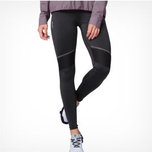 On Running Black Leggings with Zipper Details